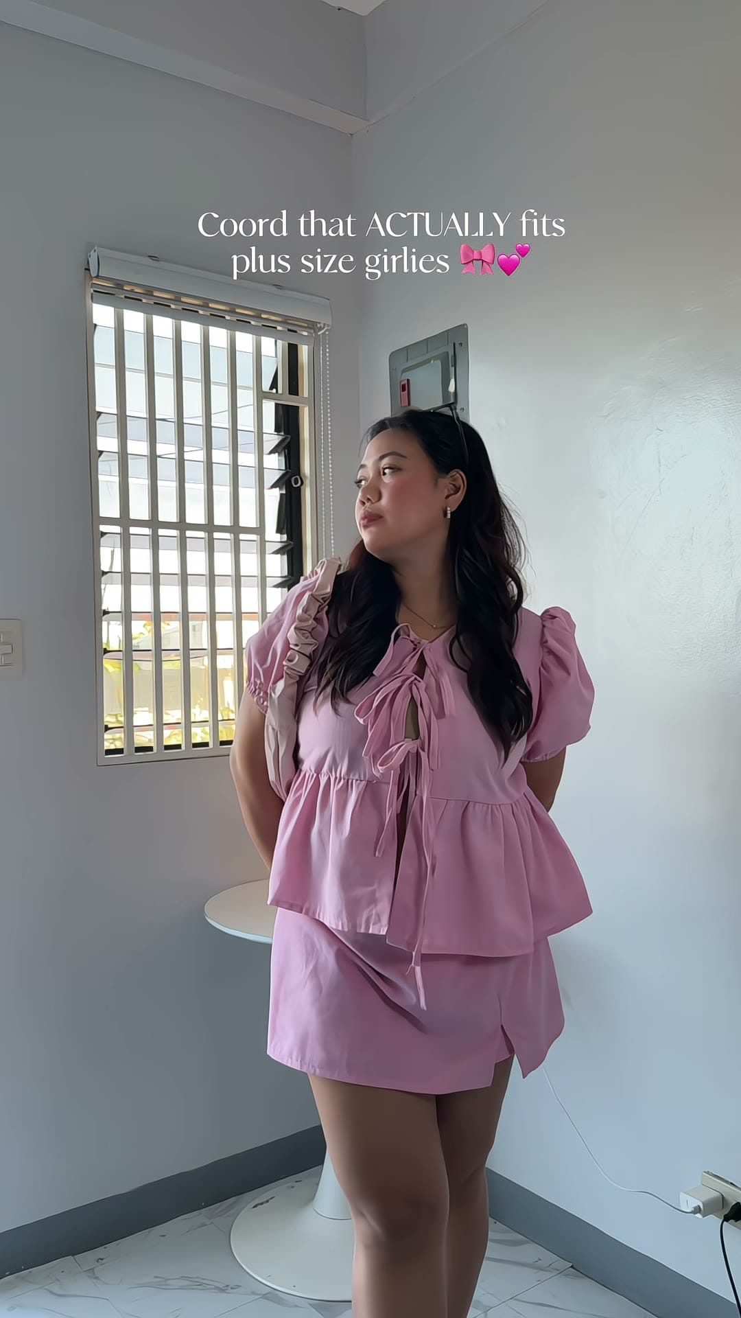 A two-piece try-on for plus-size girlies, with her own height and size reference on screen so viewers can judge the fit.